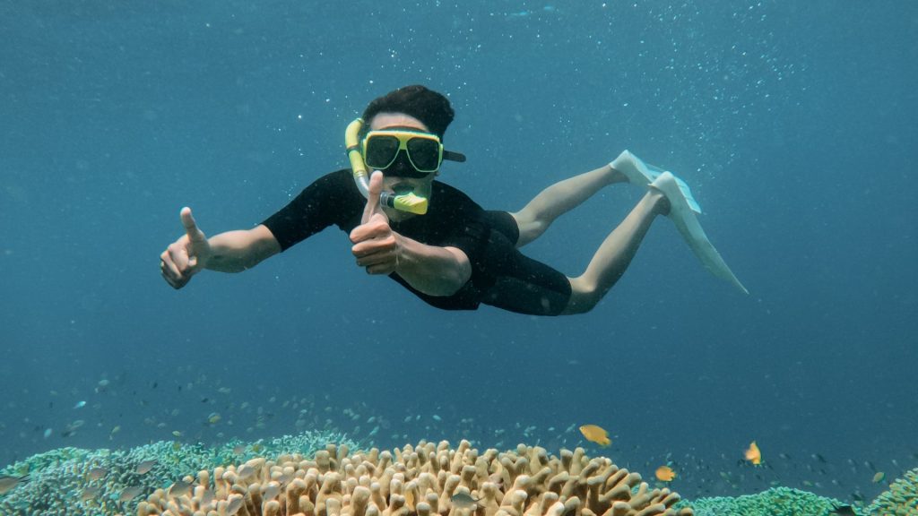 This image has an empty alt attribute; its file name is Tripperland-Snorkling-Menjangan-Island-Banyuwangi-2-1024x576.jpg